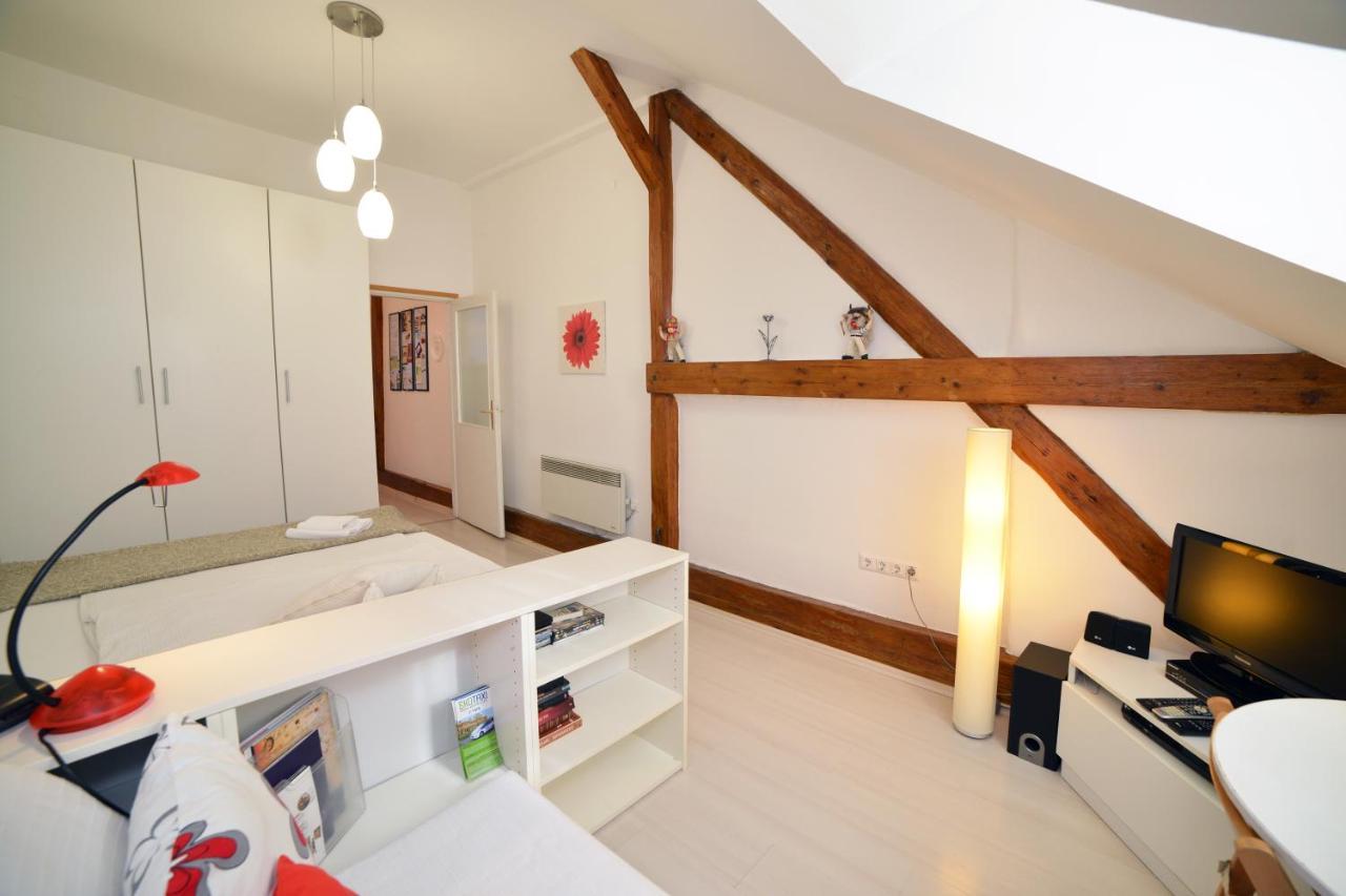 Studio Apartment White Загреб Екстер'єр фото
