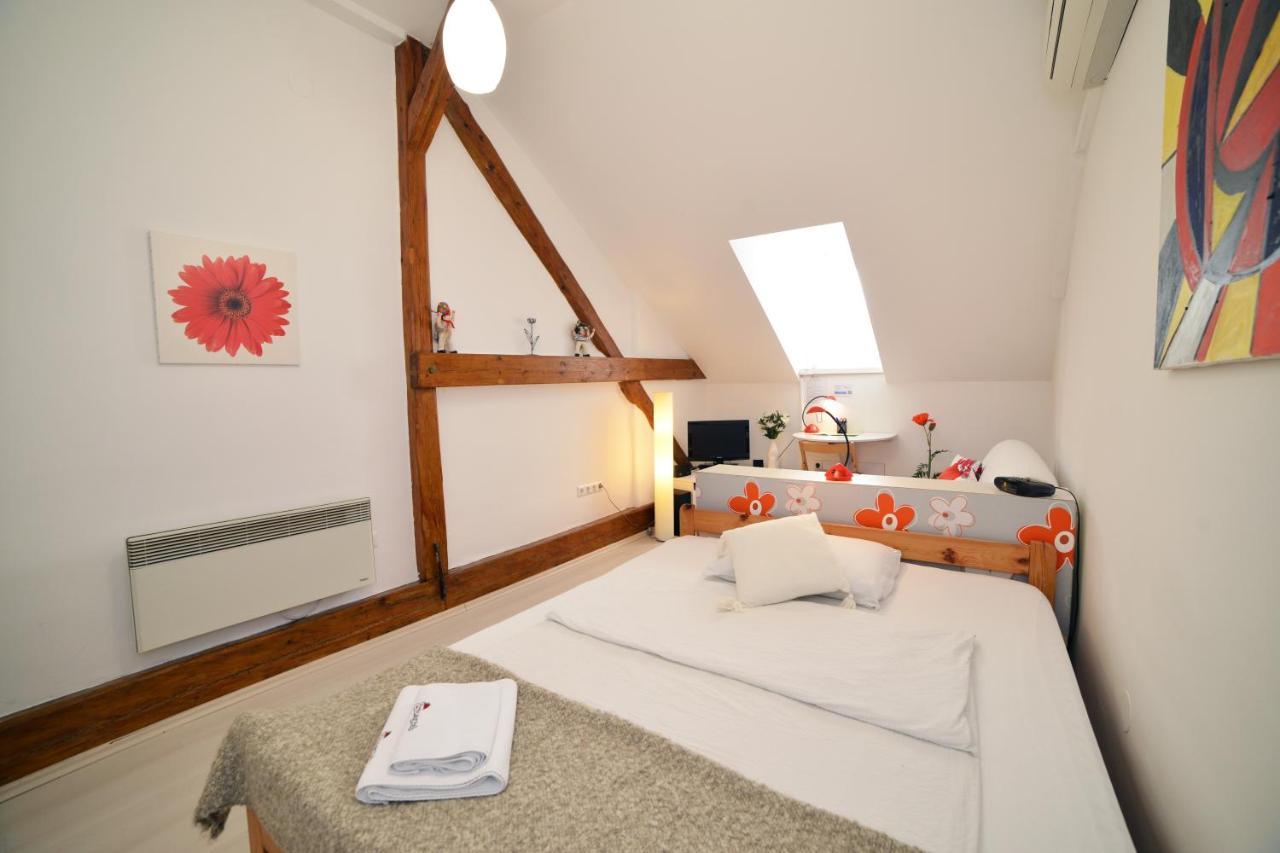 Studio Apartment White Загреб Екстер'єр фото