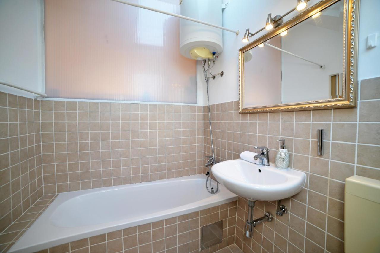 Studio Apartment White Загреб Екстер'єр фото