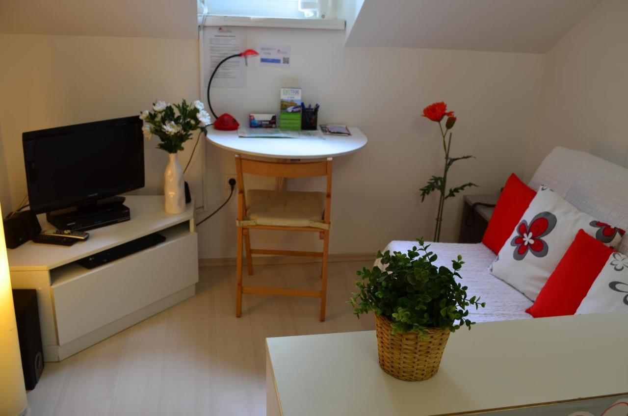 Studio Apartment White Загреб Екстер'єр фото